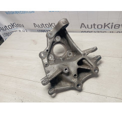 Поворотний кулак правий задній Volvo XC40 2017-