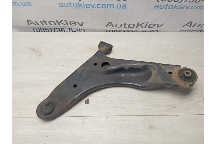 Важіль передньої підвіски нижній лівий Hyundai I10 2007-2013 545000x000