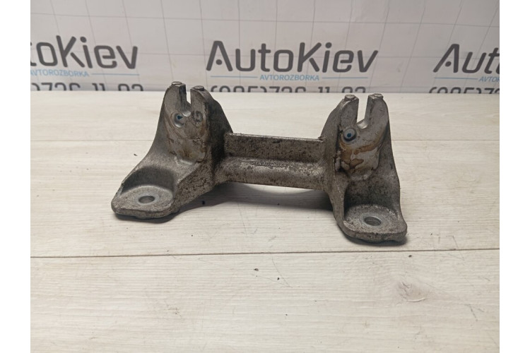 Лапа кріплення подушка коробки BMW f34 18574710