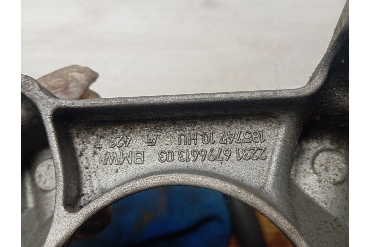 Лапа кріплення подушка коробки BMW f34 18574710