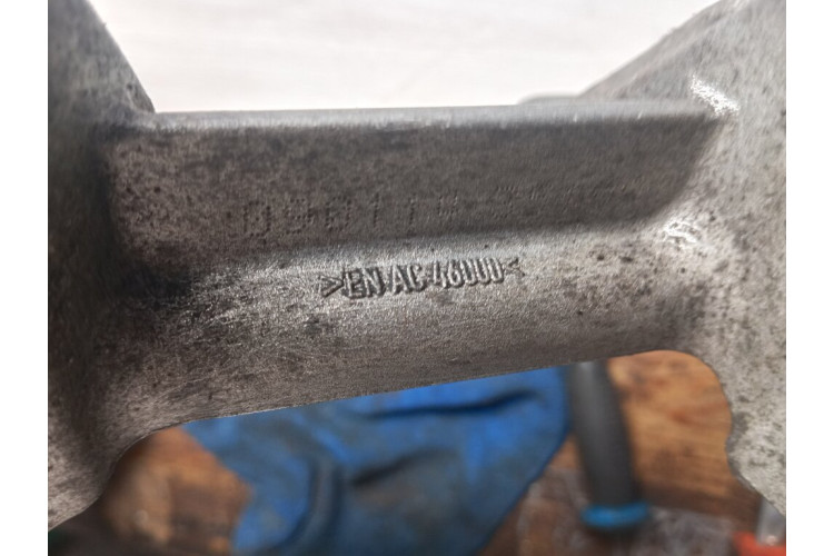 Лапа кріплення подушка коробки BMW f34 18574710