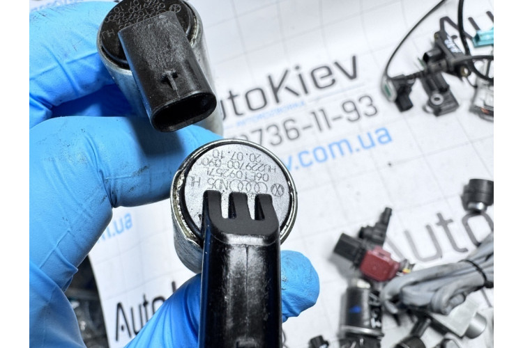 Клапан електромагнітний положення фаз ГРМ Audi Allroad quattro 2006-2012 06E109257L Клапан електромагнітний положення фаз ГРМ Audi Allroad quattro 2006-2012 06E109257L