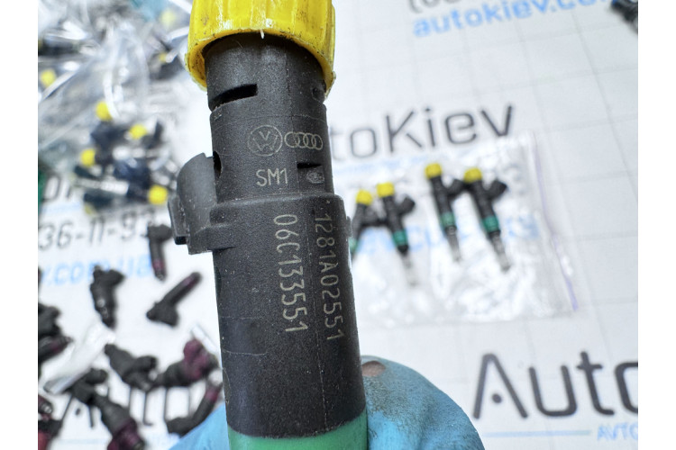 Форсунка паливна Audi A8 [4E] 2002-2010 06C133551