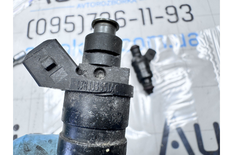 Форсунка паливна Audi A4 [B6] 2000-2004 078133551AC