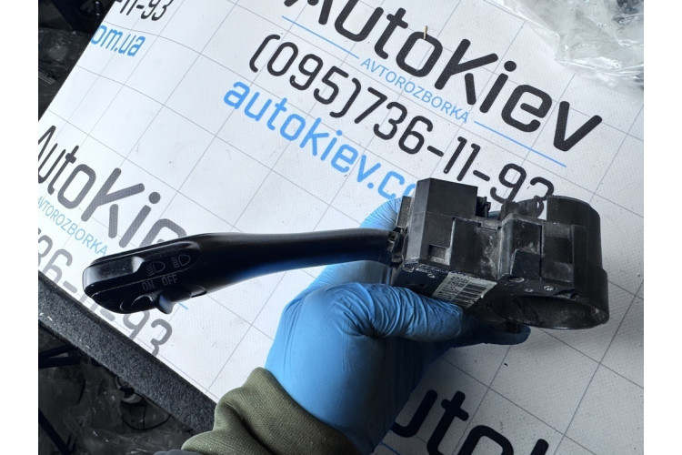 Переключатель поворотов подрулевой VW Sharan 2004-2010 8L0953513S