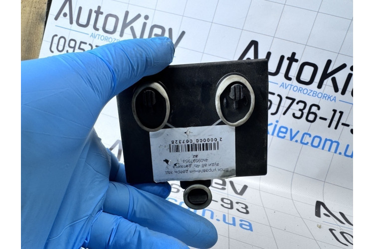 Блок керування дверей задніх Audi A8 [4H] 2010-2017 4H0959795D