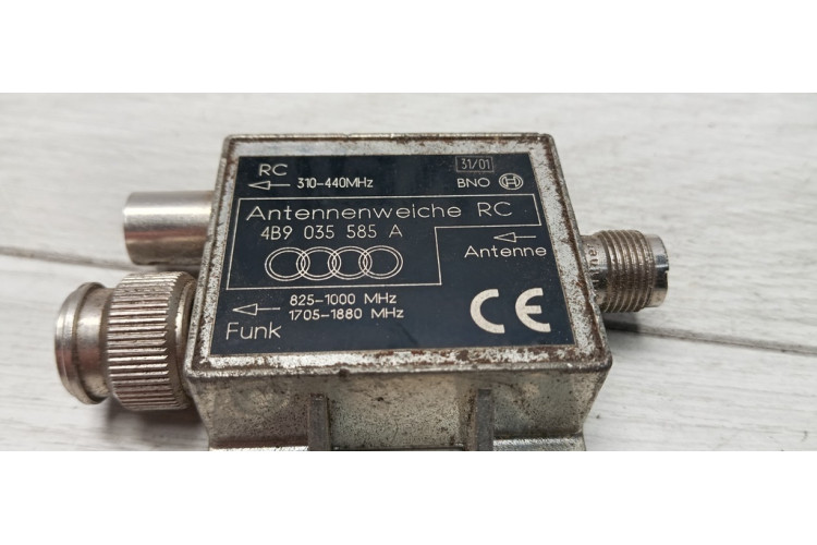 Блок управления антенны Audi Allroad quattro 2000-2005 4B9035585A
