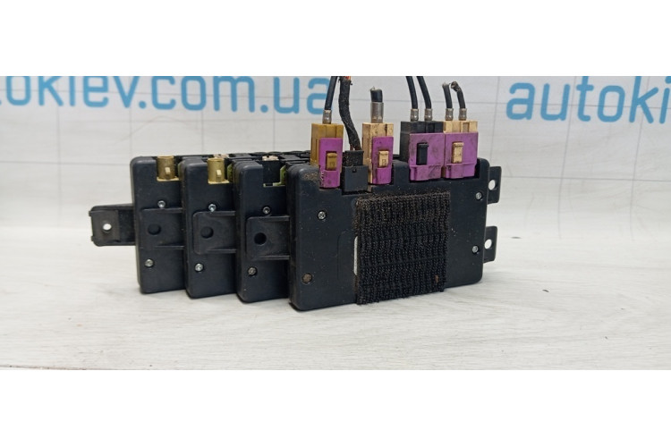 Підсилювач антени Audi A8 [4D] 1999-2002 4D0035530C