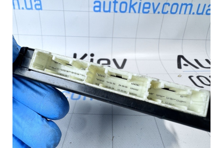 Блок управління паливним насосом Lexus ES 2012-2018 8922133710 Блок управління паливним насосом Lexus ES 2012-2018 8922133710