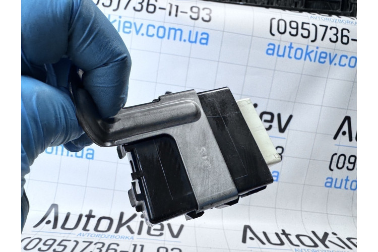 Блок реле склоочисника Lexus ES 2012-2018 8594033170 Блок реле склоочисника Lexus ES 2012-2018 8594033170