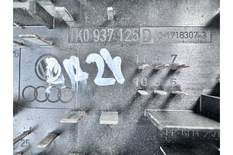 Блок запобіжників Skoda Octavia (A5 1Z-) 2004-2013 1K0937125D