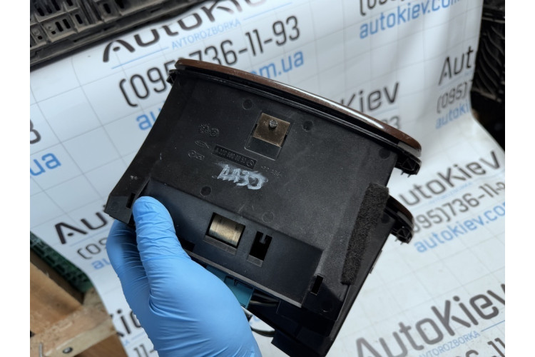 Попільничка передня Mercedes Benz W220 1998-2005 A2206800252