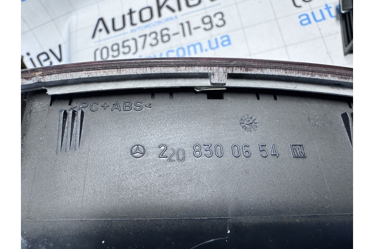 Дефлектор воздушный в подлокотник Mercedes Benz W220 1998-2005 2208300654