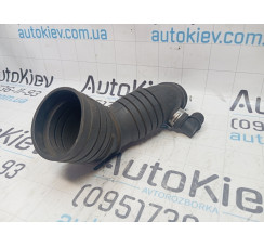 Патрубок повітряного фільтра (тріщина під хомутом) Skoda Superb 2002-2008