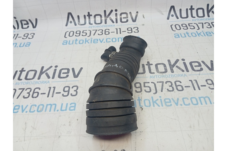 Патрубок повітряного фільтра (тріщина під хомутом) Audi A4 [B6] 2000-2004 4B0129627A