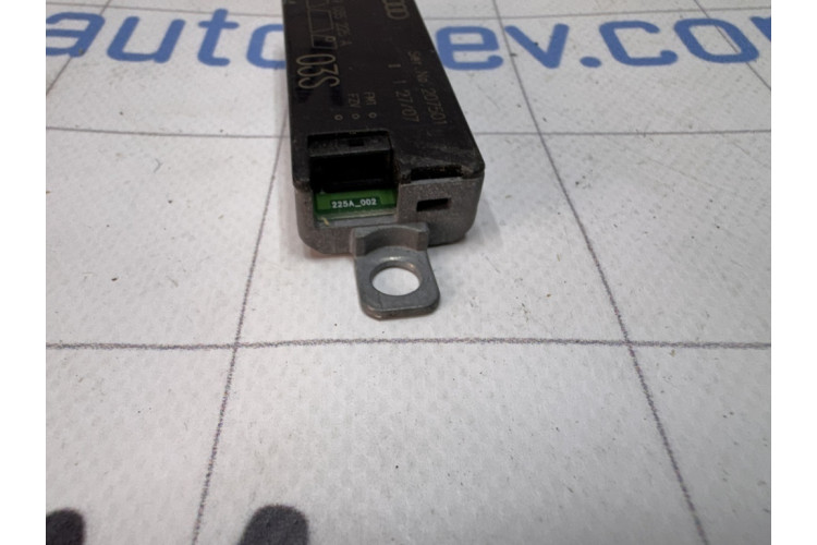 Підсилювач антени Audi Allroad quattro 2006-2012 4F9035225A Підсилювач антени Audi Allroad quattro 2006-2012 4F9035225A