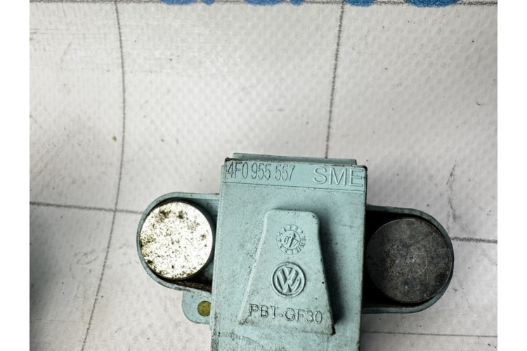 Датчик удара двери Airbag Audi A6 [C6,4F] 2004-2011 4F0955557