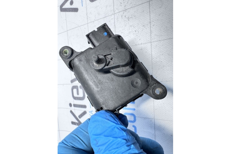Моторчик заслонки отопителя (печки) Audi Allroad quattro 2000-2005 0132801158