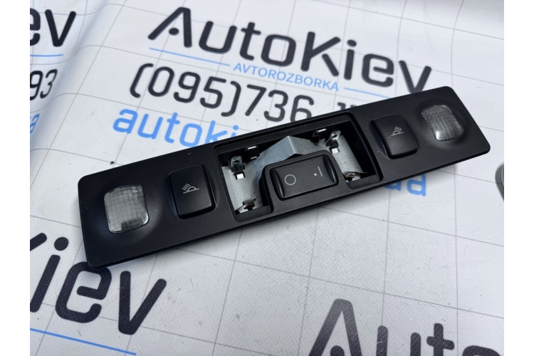 Плафон салонный Audi Allroad quattro 2000-2005 4B0947111