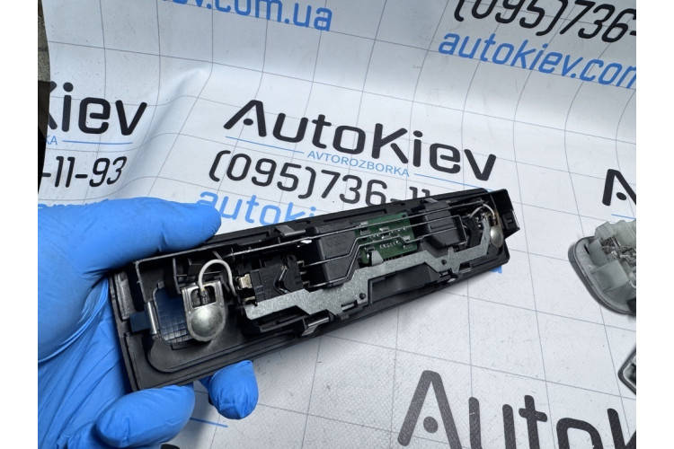 Плафон салонный Audi Allroad quattro 2000-2005 4B0947111