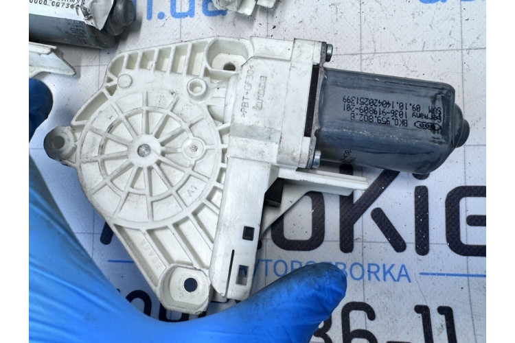 Моторчик склопідйомника Porsche Cayenne 2010-2017 8K0959802B Моторчик склопідйомника Porsche Cayenne 2010-2017 8K0959802B