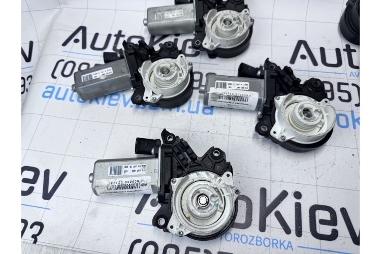 Доводчик дверей Porsche Panamera 2010-2016 4F0837060