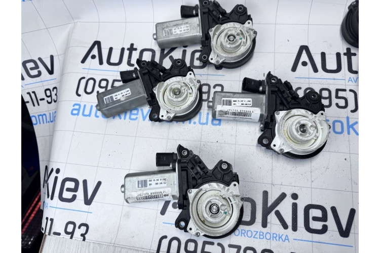 Доводчик дверей Porsche Panamera 2010-2016 4F0837060