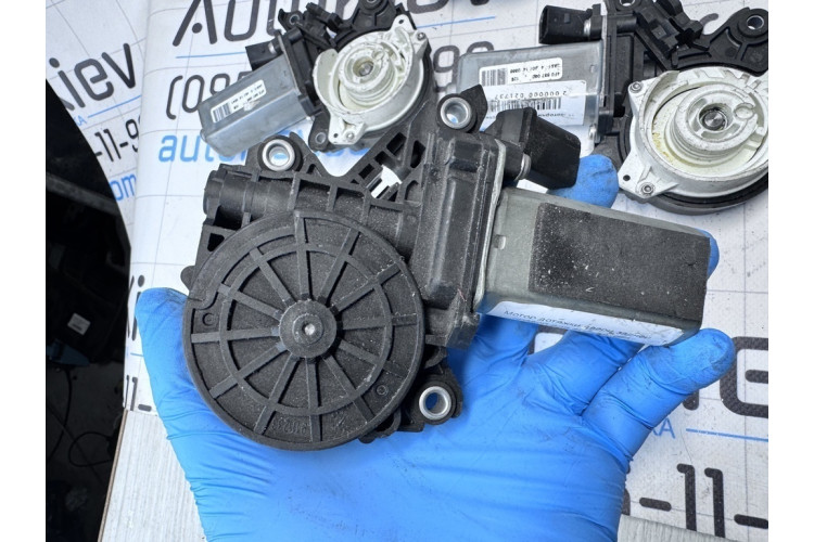 Доводчик дверей Porsche Panamera 2010-2016 4F0837060