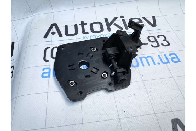 Кронштейн камеры ночного видения Audi A8 [4H] 2010-2017 4H0980561A