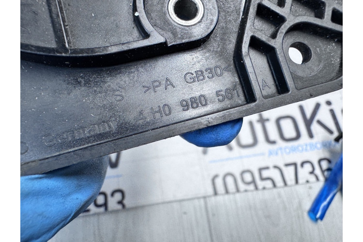 Кронштейн камеры ночного видения Audi A8 [4H] 2010-2017 4H0980561A