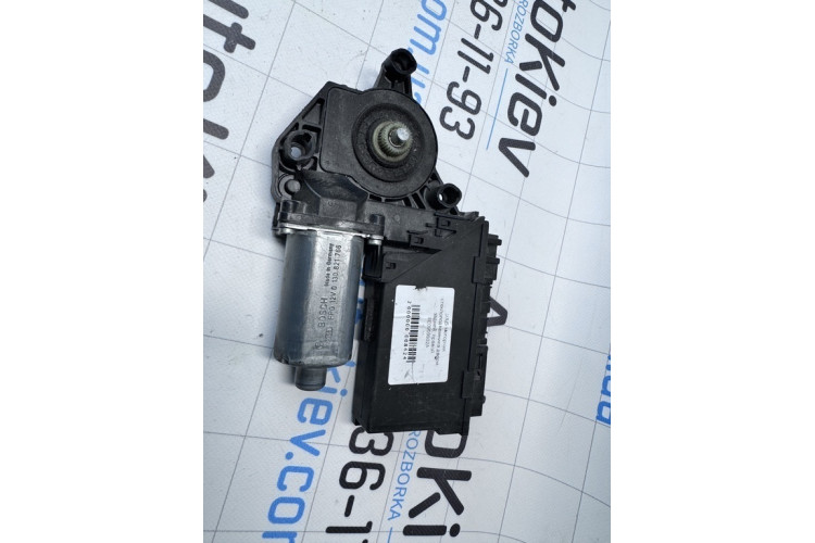 Моторчик склопідйомника двері задньої Audi A4 [B7] 2005-2007 8E0959802A