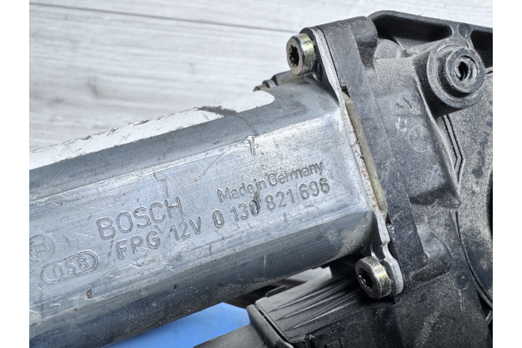 Електродвигун склопідйомника задній VW Passat [B5] 1996-2000 0130821696