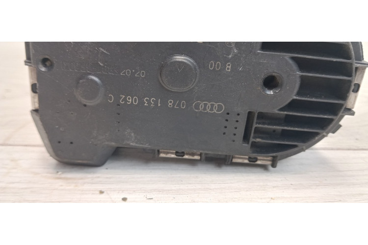 Дросельна заслінка у зборі Audi A6 [C5] 1997-2004 078133062C