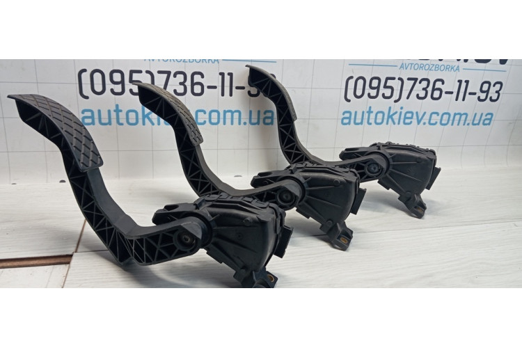 Педаль газа акселератора Audi Allroad quattro 2000-2005 8D1723523