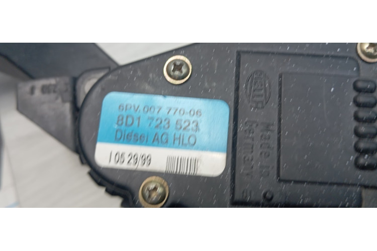 Педаль газа акселератора Audi Allroad quattro 2000-2005 8D1723523