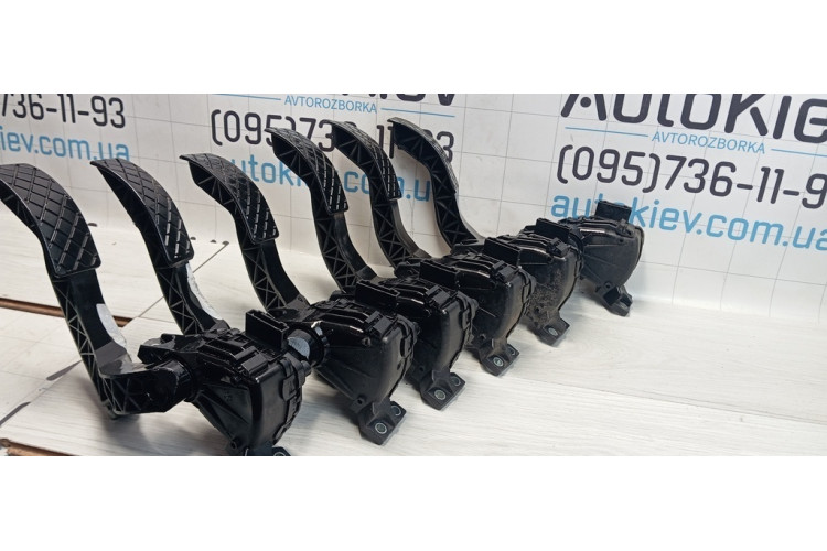 Педаль газу Skoda Superb 2002-2008 8D1723523F Педаль газу Skoda Superb 2002-2008 8D1723523F