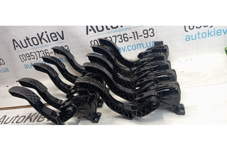 Педаль газу Skoda Superb 2002-2008 8D1723523M Педаль газу Skoda Superb 2002-2008 8D1723523M