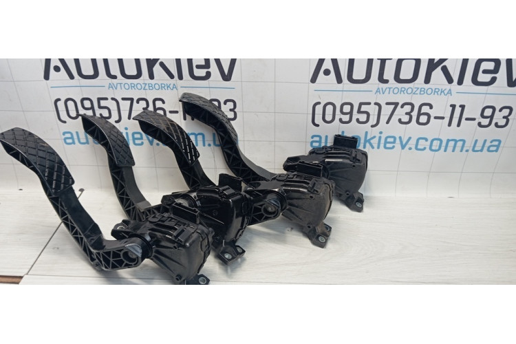 Педаль газу Skoda Superb 2002-2008 8D1723523N Педаль газу Skoda Superb 2002-2008 8D1723523N