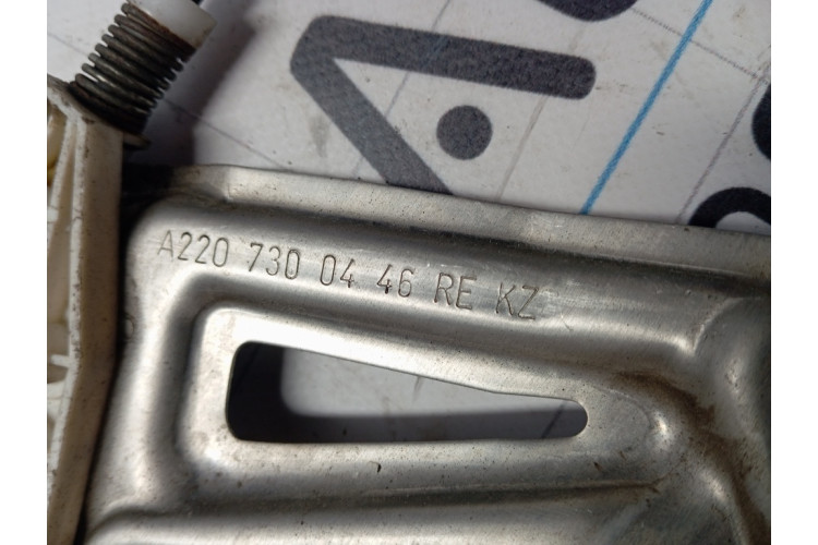 Склопідйомник двері задній, правий Mercedes Benz W220 1998-2005 A2207300446