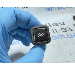 Кнопка вкл\викл сигналізації Audi A8 [4D] 1999-2002