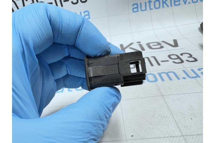 Кнопка вкл\выкл сигнализации Skoda Superb 2002-2008 4B0962109A Кнопка вкл\выкл сигнализации Skoda Superb 2002-2008 4B0962109A