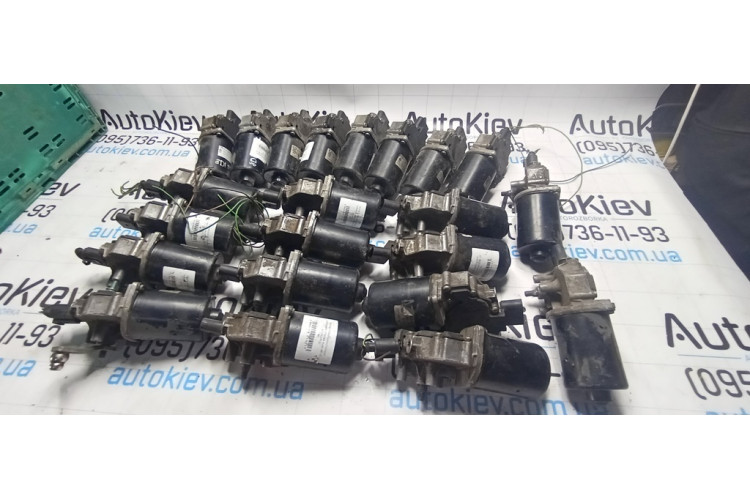 Моторчик стеклоочистителя передний Audi Allroad quattro 2000-2005 8D1955113C