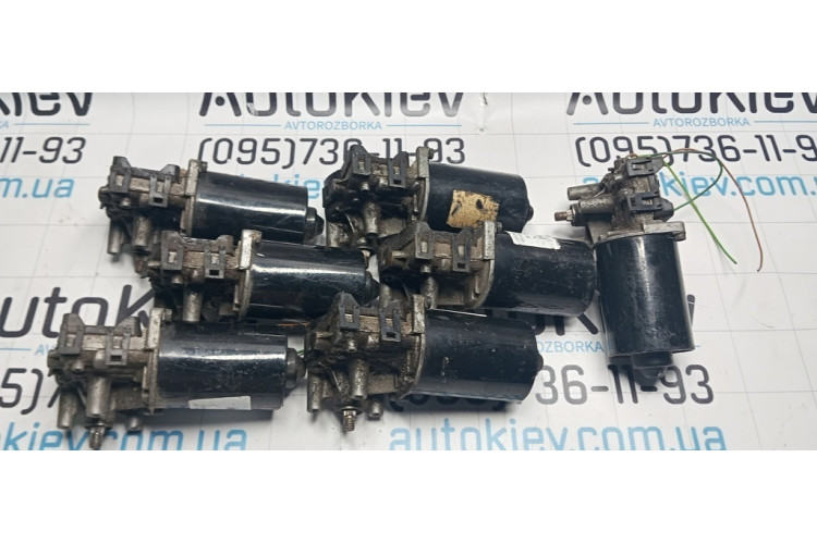 Моторчик склоочисника передній VW Passat [B5] 1996-2000 4B1955113