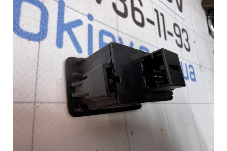 Кнопка відкриття багажника Audi A8 [4E] 2002-2010 4G0959831A