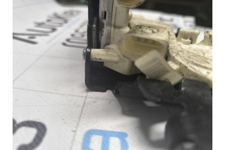 Замок двери задней левой Audi A8 [4H] 2010-2017 4H0839015C