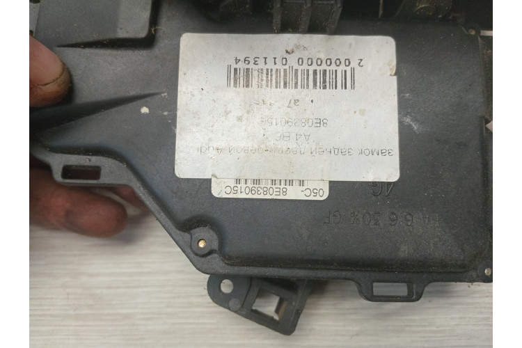 Замок двері задньої лівої Audi A6 [C5] 1997-2004 8E0839015C