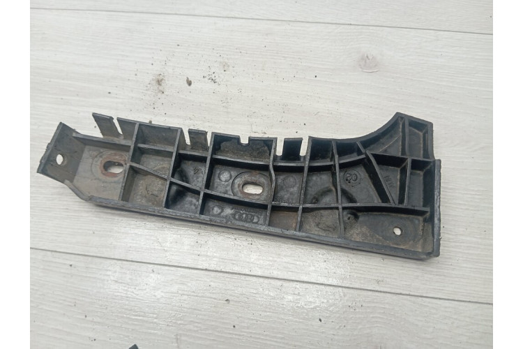 Направляющая переднего бампера правая Audi A6 [C5] 1997-2004 4B0807284B