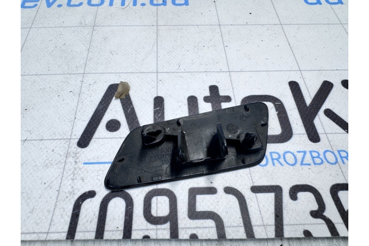 Крышка форсунки омывателя фар VW Touareg 2010-2018 7P6807938