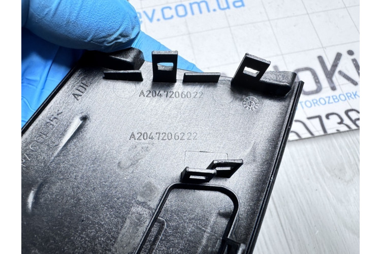 Молдинг передніх правих дверей Mercedes Benz W204 2007-2015 A2047206222