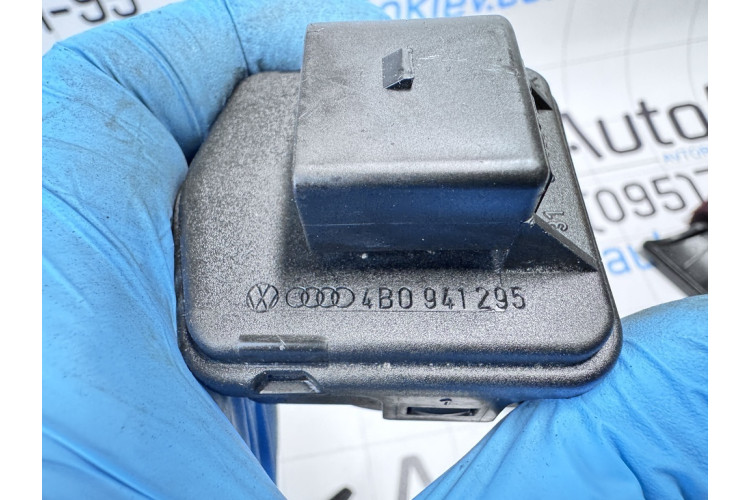 Моторчик коректора фари VW Polo (HB) 2009-2017 4B0941295